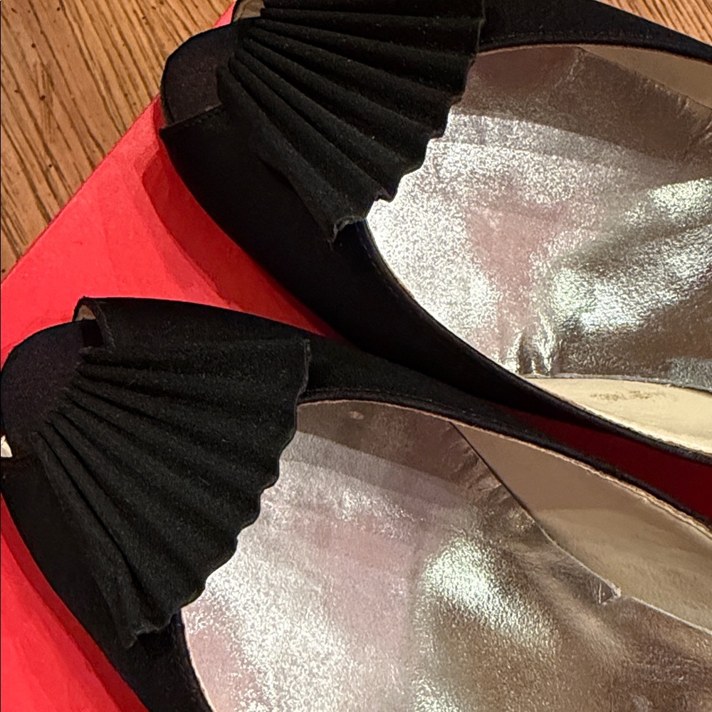 Bandolino VATIO ItalianBlackSatin PeepToe Fan AdornedHeelsElegance&comfort7.5M - Picture 3 of 8